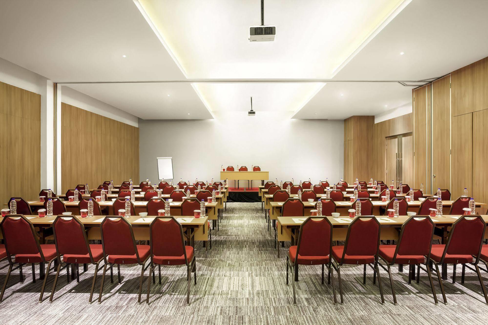 Ibis Makassar City Center Exteriér fotografie